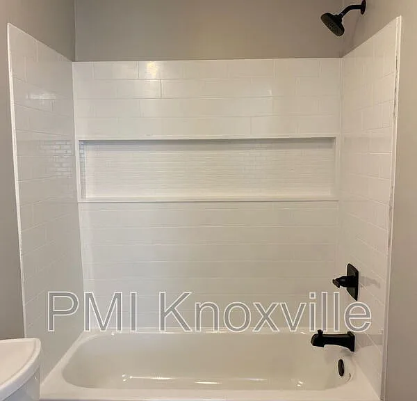 123 Ingersoll Ave #11 — Photo 8