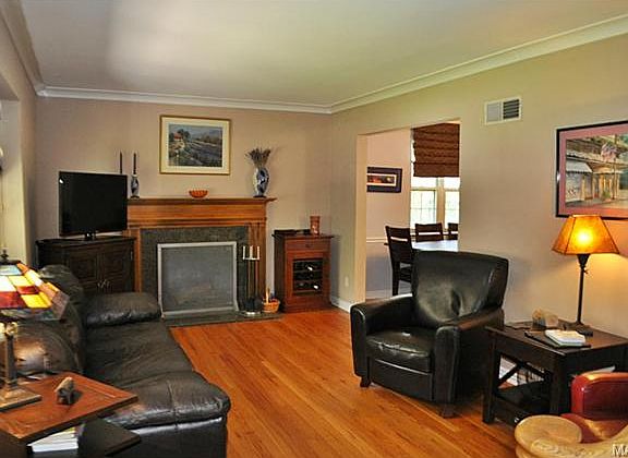 4th image of 798 W Oak Dr