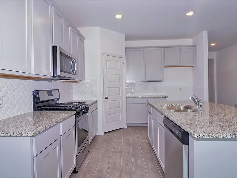 5735 Aurora Greens Ln — Photo 6