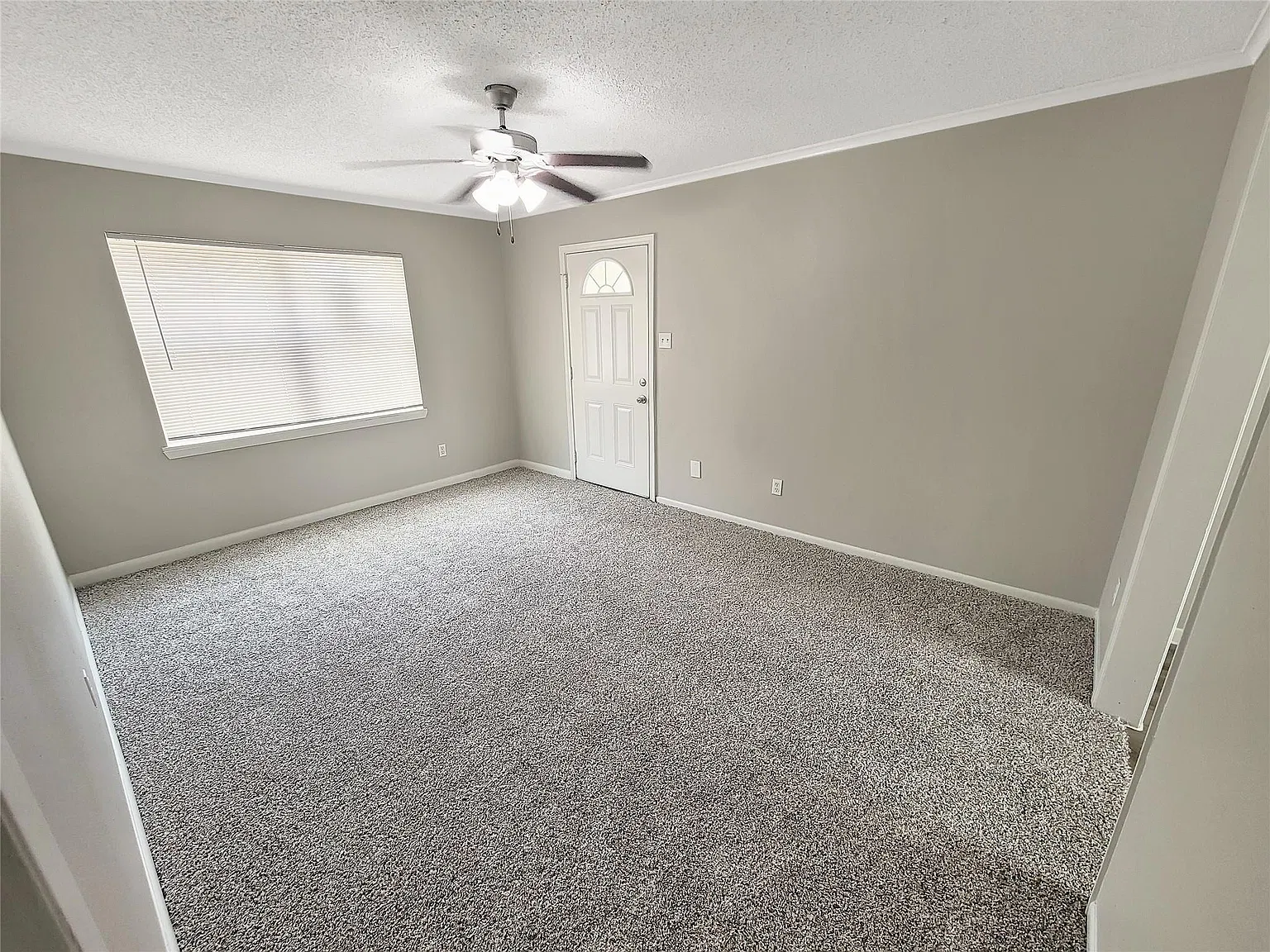 4 bed, 1412 sqft, $1,899 — Photo 4
