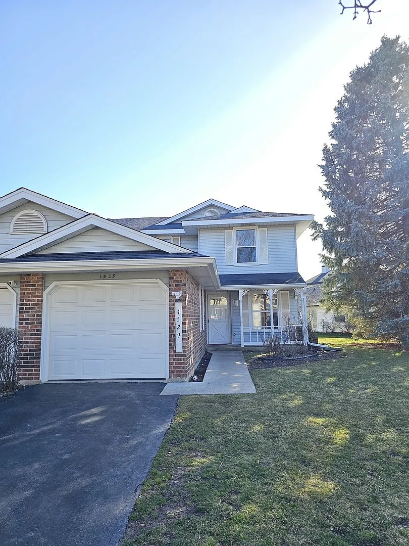 1529 Lighthouse Dr photo 1