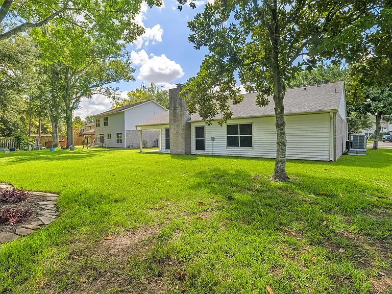 210 Pecan Valley Ct — Photo 29