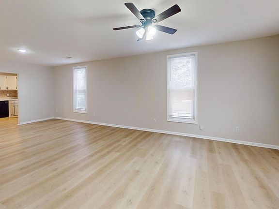 4th image of 1000 W Huntington Ave