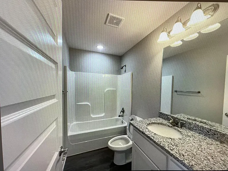 1563 N Pershing St — Photo 14