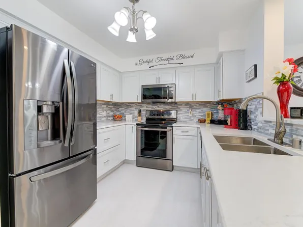 520 Windstone DRIVE #201, Hartland, WI 53029