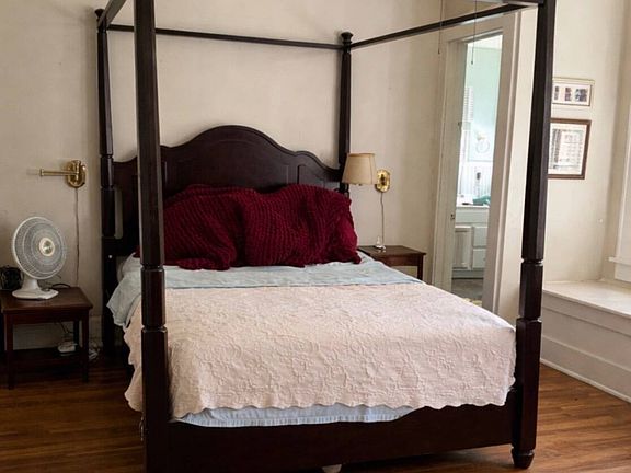 5th image of 203 Fairground St