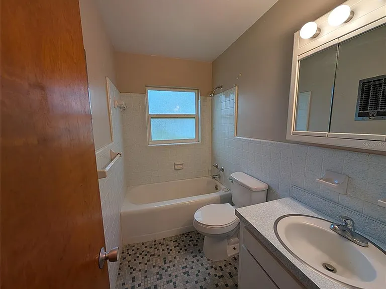 208 Oakwood Dr — Photo 10