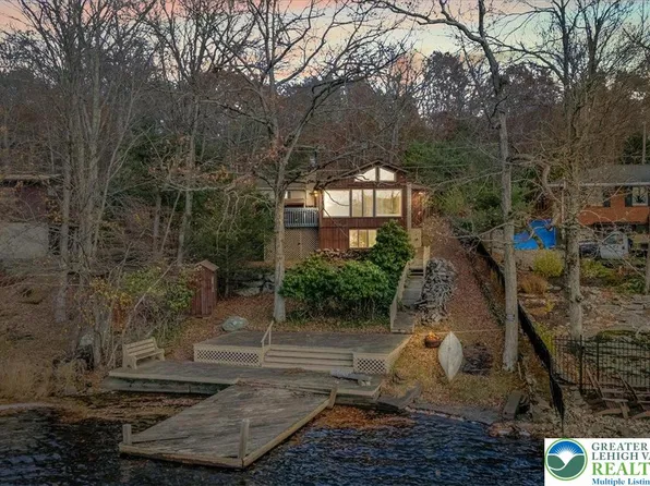 6361 Lakeshore Dr E, East Stroudsburg, PA 18302