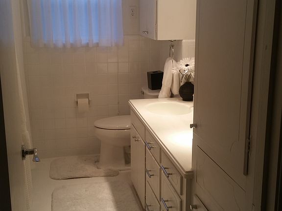 3rd image of 1318 Oden St