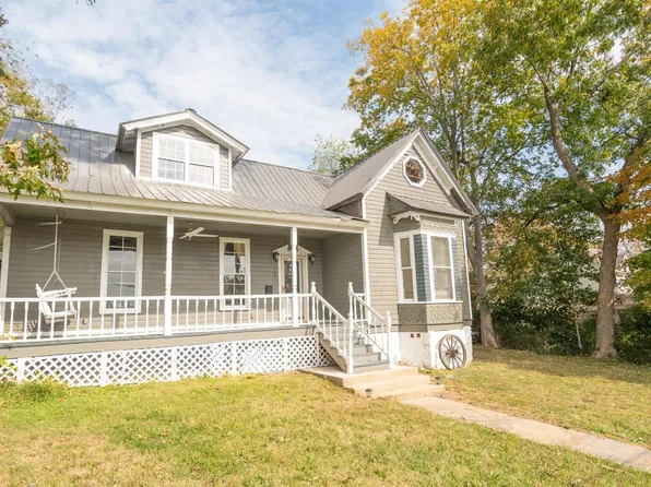 107 E Young St, Doniphan, MO 63935