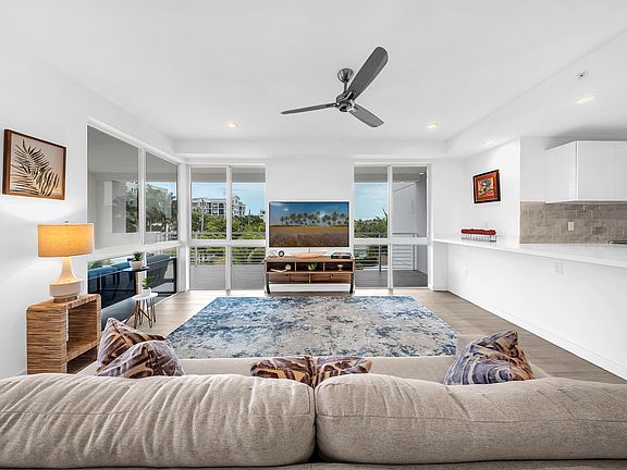 4th image of 51 SE 19th Avenue #303