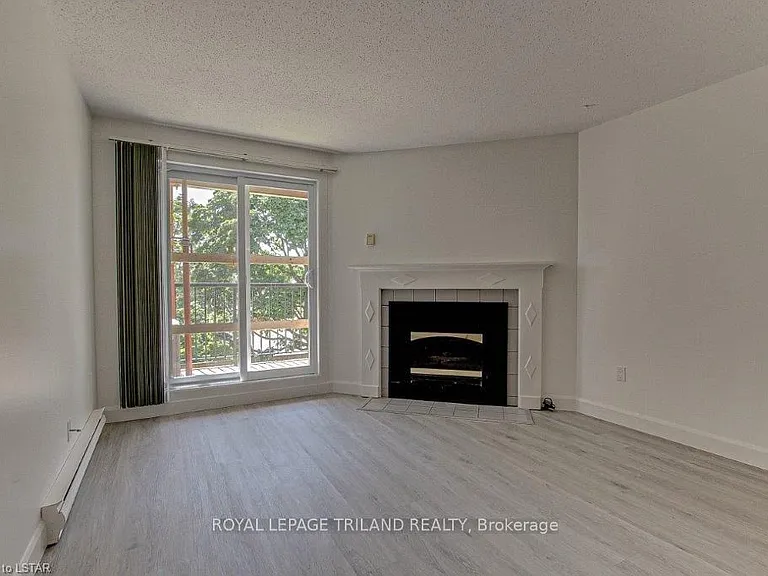 733 Deveron Cres #212 — Photo 9
