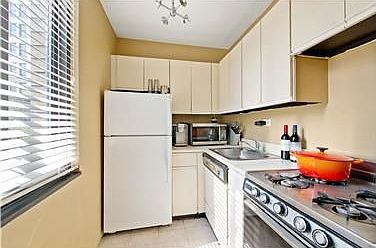 5th image of 407 Park Ave S APT 3C