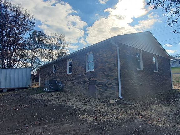 5th image of 247 Meadow Dr