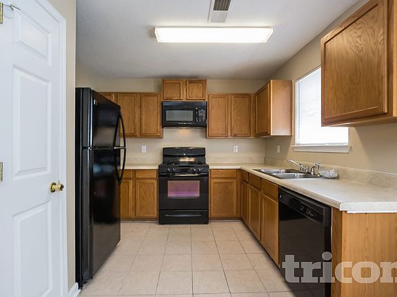 4th image of 3185 Lower Creek Dr