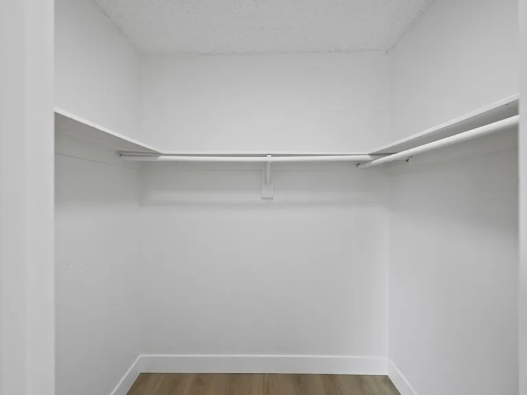 14700 Strathern St #17A — Photo 5