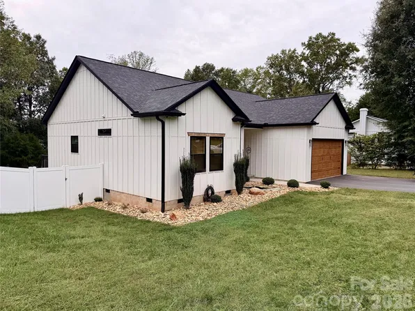 4347 Greenbriar Dr #3, Hickory, NC 28602