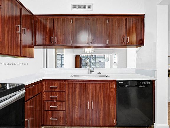 3rd image of 1707 Whitehall Dr APT 106