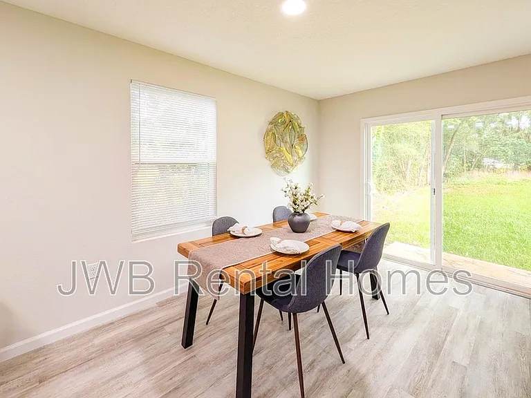 1128 Comanche St — Photo 6