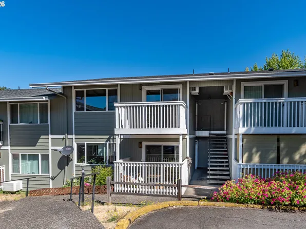 885 NE Sunset St APT 32, Roseburg, OR 97470