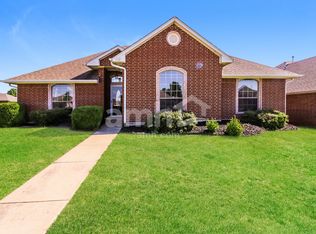 628 E Elder Ln, Mustang, OK 73064