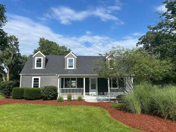 1N119 Harriet St, Wheaton, IL 60188