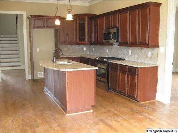 3rd image of 525 Lakeridge Dr