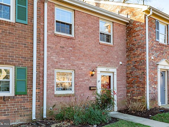 3rd image of 426 Greenbrier Ct #426