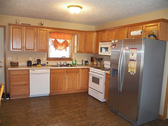 4th image of 922 Lucerne Dr