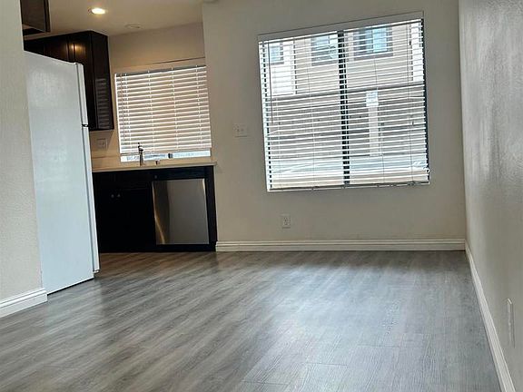 5th image of 955 Postal Way APT 27