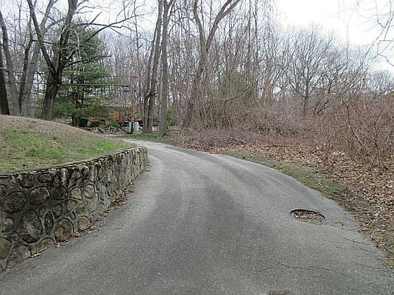 5th image of 614 Central Ave
