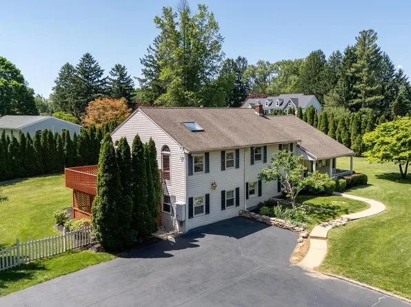 1434 Sugartown Rd, Berwyn, PA 19312