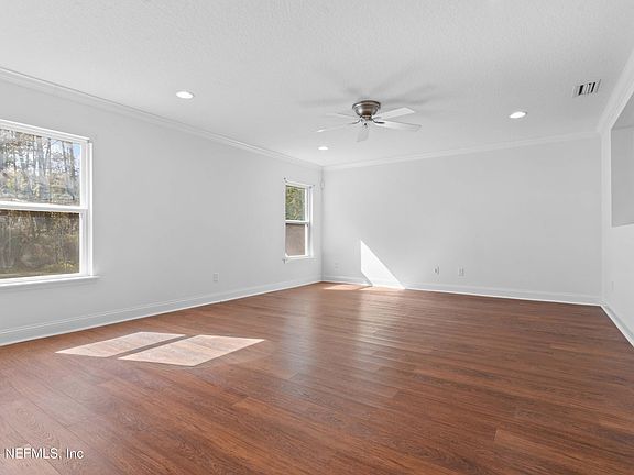 5th image of 532 WORCESTER Court