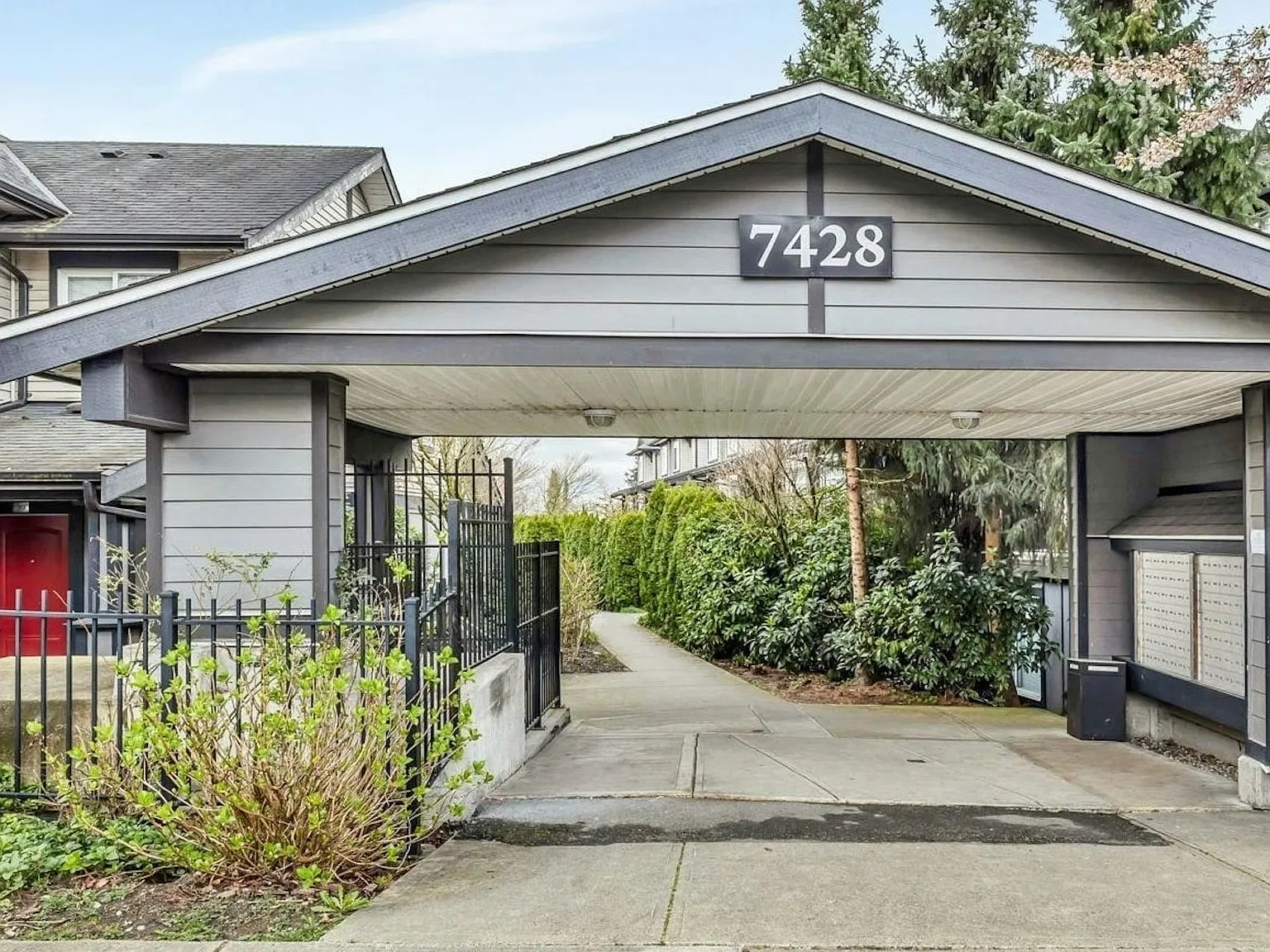 7428 14th Ave — Photo 1