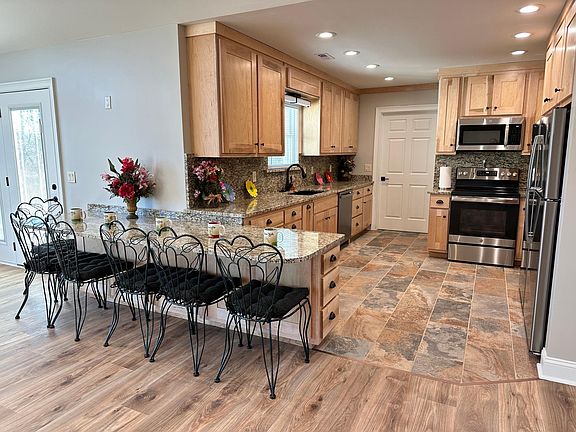 Granite countertops and tile floors