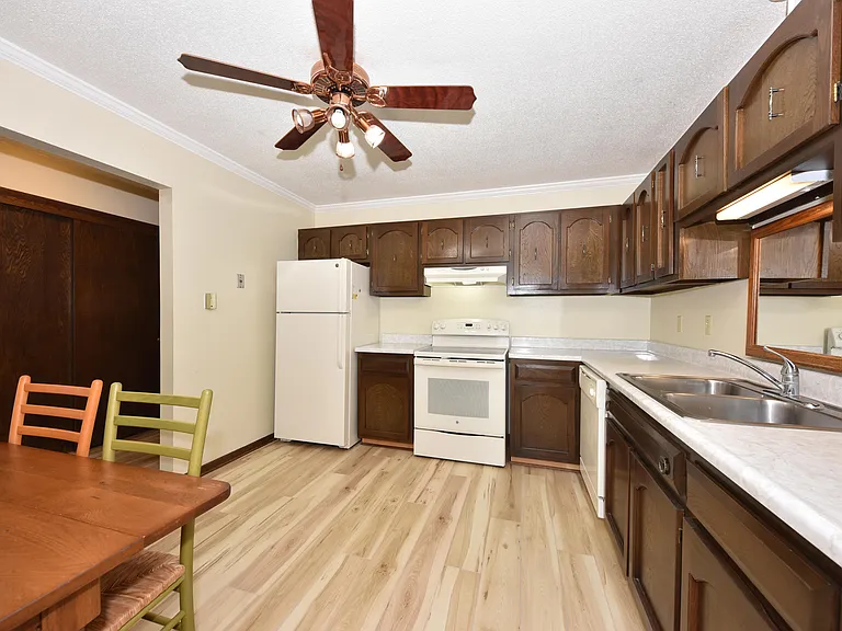 2076 Chateau Ct #106 — Photo 12
