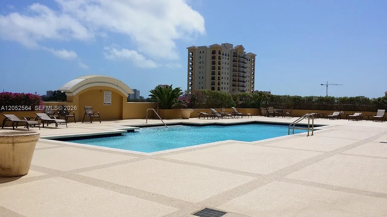 Douglas Grand Condo — Photo 4