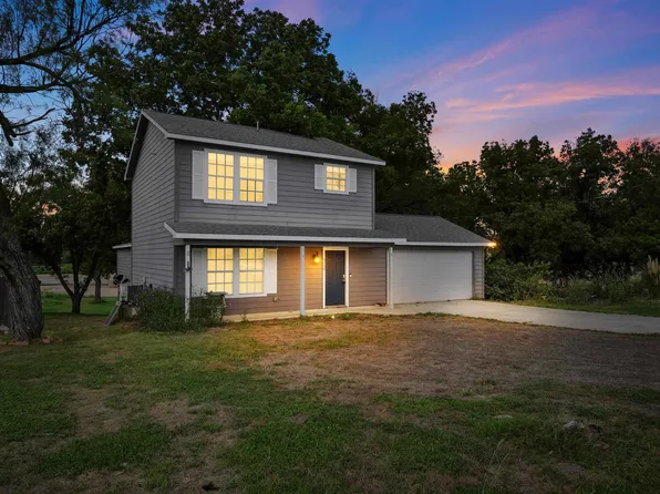 6450 River Oaks Dr, Kingsland, TX 78639