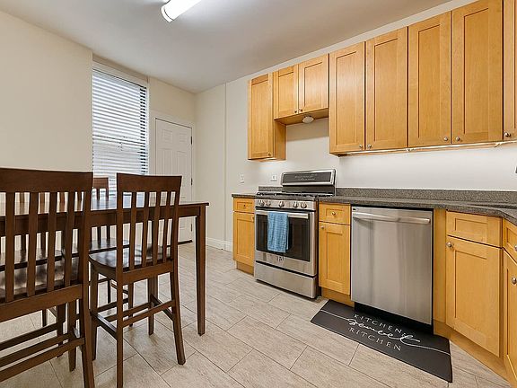 4th image of 1185 De Kalb Ave #1L