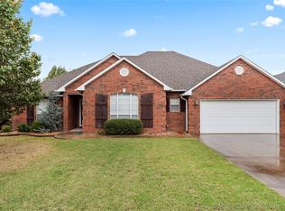 2211 Apple Blossom Ln, McAlester, OK 74501