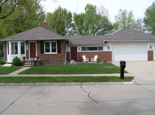 2581 Maplecrest Rd, Sterling Heights, MI 48310