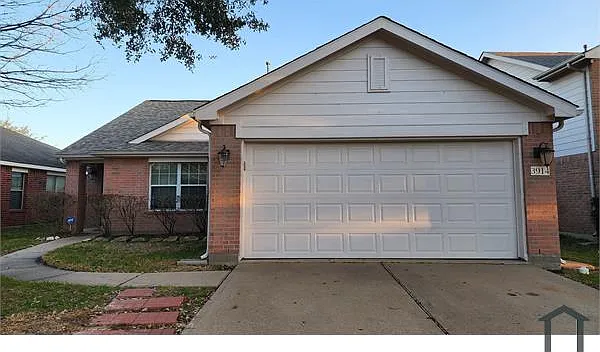 4 bed, 1914 sqft, $2,000 — Photo 1