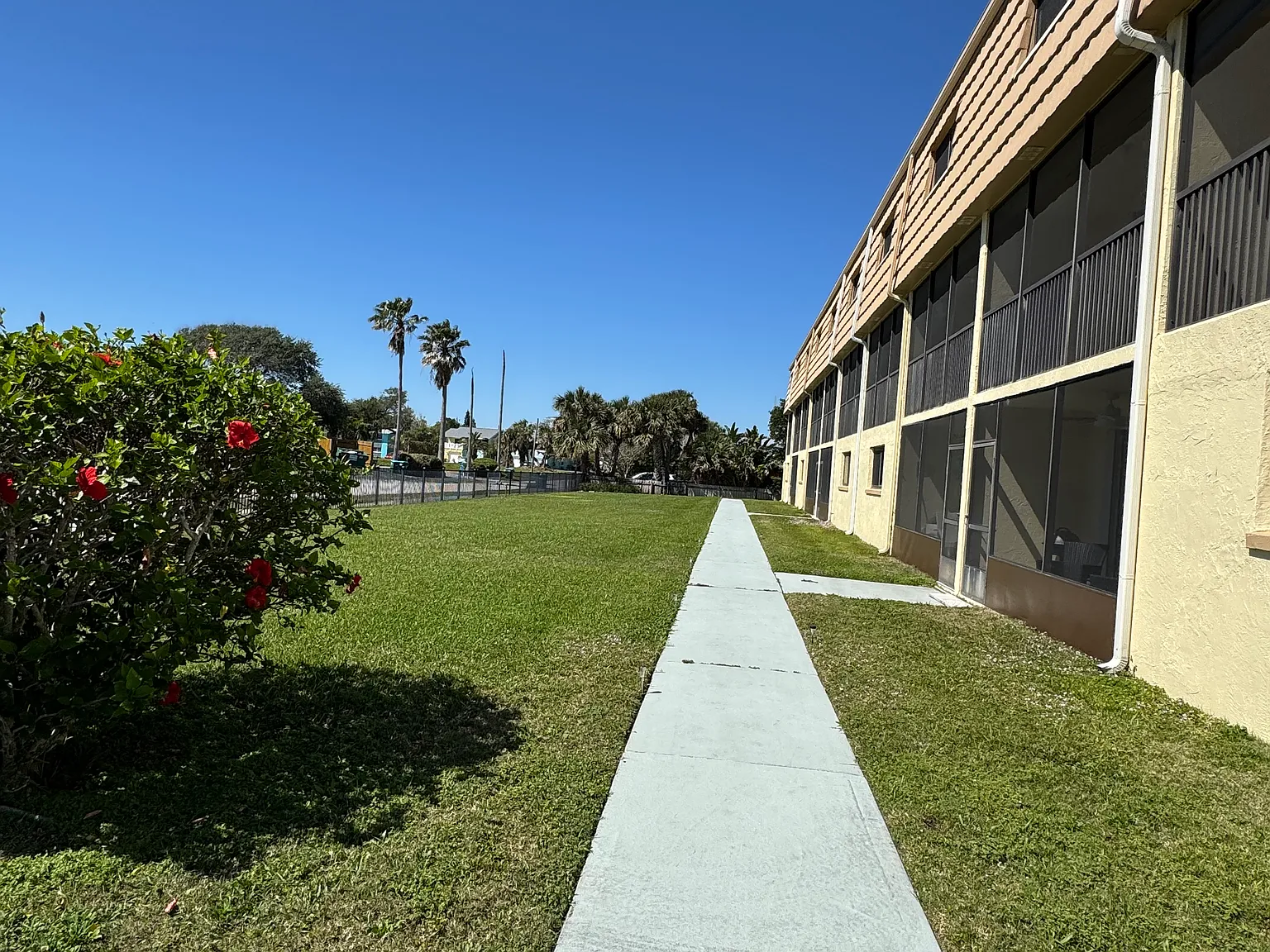 2 bed, 1.5 bath, 1110 sqft, $1,800 — Photo 4