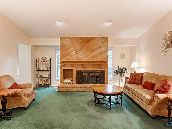 4th image of 838 Brittany Ave