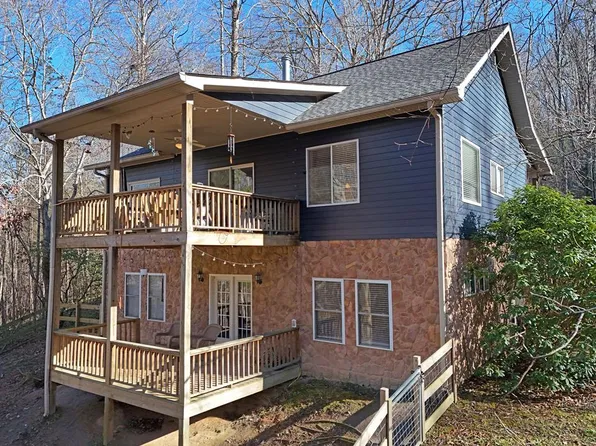 154 Hollyanne Pond Ln, Hayesville, NC 28904
