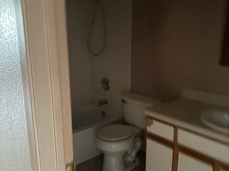 908 W Avenue B #2 — Photo 8