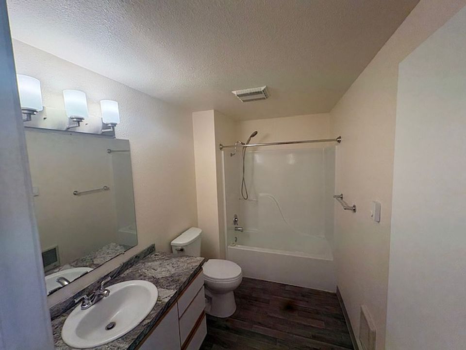 1st image of 50 NE 1st St #400-23