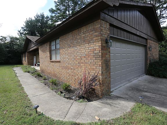 4th image of 902 E Norristown Cir
