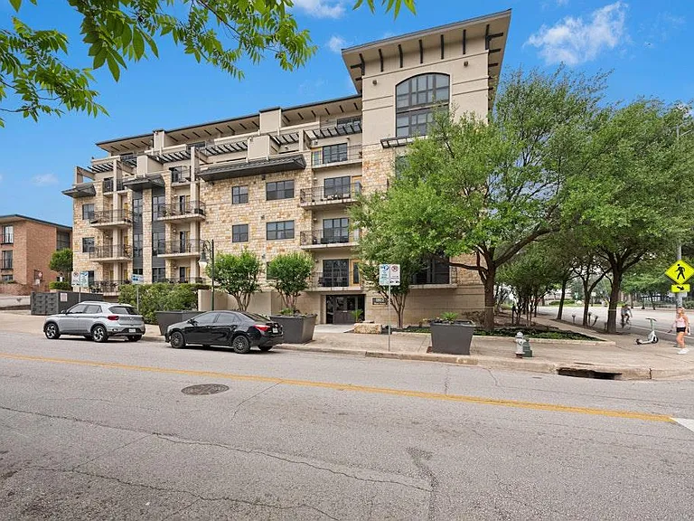1812 West Ave #200 — Photo 2