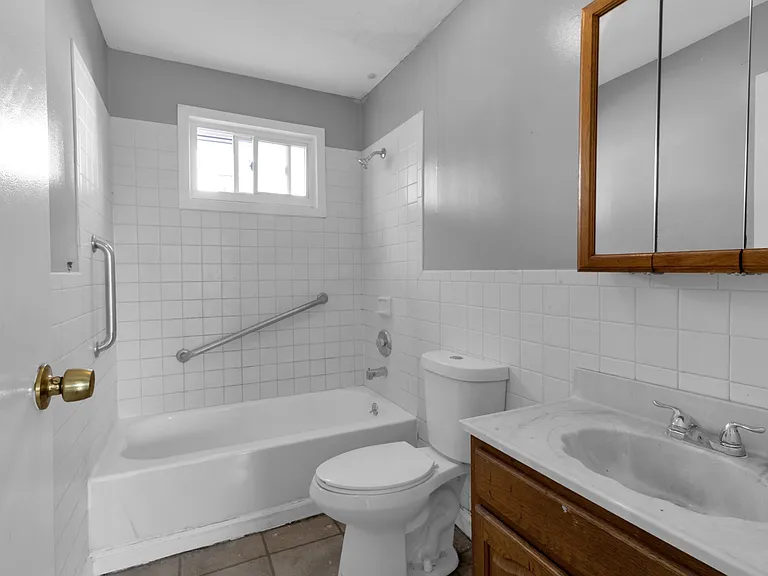 4 Hewitt Ave #1 — Photo 7